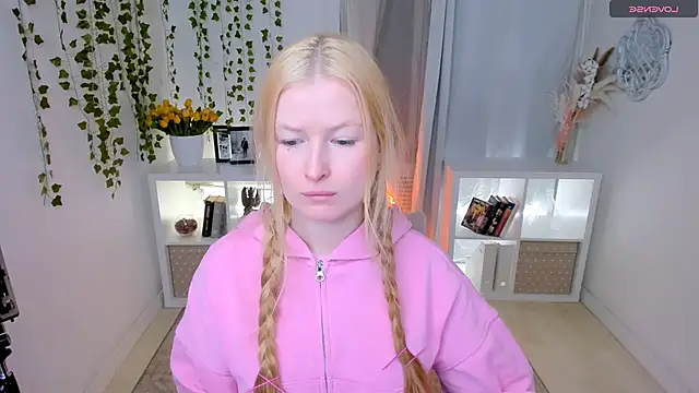 Laly Peach online show from March 2026 07:49:02 AM