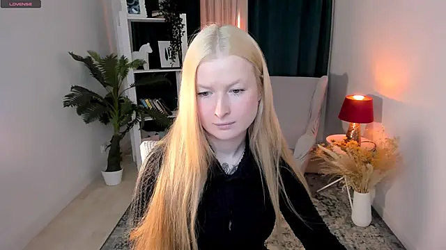 Laly Peach online show from March 2026 04:41:01 PM