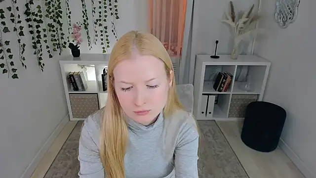 Snapshot of Laly_Peach chatting on November 2025 05:25:02 PM Laly Peach online show from November 2025 05:25:02 PM