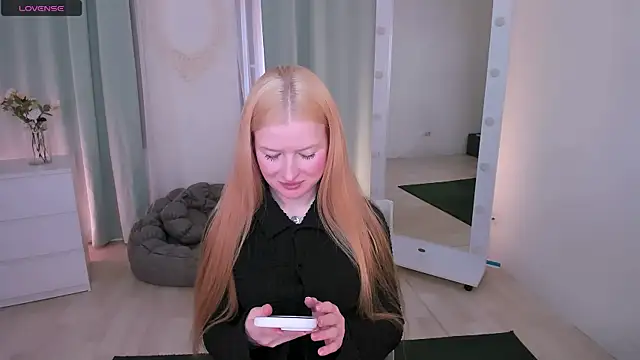 Laly Peach online show from March 2026 11:56:02 AM