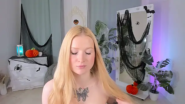 Snapshot of Laly_Peach chatting on October 2025 04:30:02 PM Laly Peach online show from October 2025 04:30:02 PM