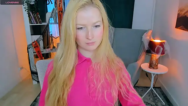 Snapshot of Laly_Peach chatting on October 2025 12:39:02 PM Laly Peach online show from October 2025 12:39:02 PM