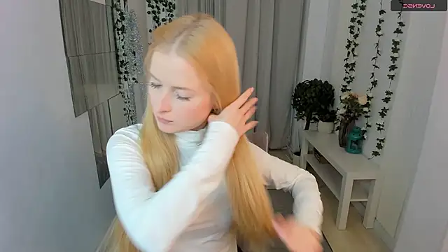 Snapshot of Laly_Peach chatting on December 2025 05:07:01 PM Laly Peach online show from December 2025 05:07:01 PM