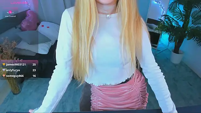 Snapshot of Laly_Peach chatting on February 2025 07:38:02 PM Laly Peach online show from February 2025 07:38:02 PM