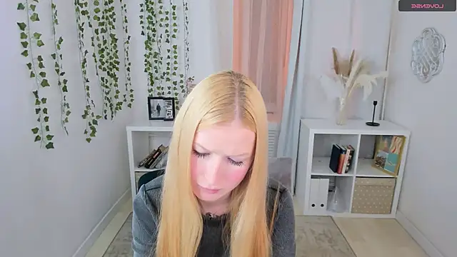 Snapshot of Laly_Peach chatting on October 2025 11:36:02 AM Laly Peach online show from October 2025 11:36:02 AM