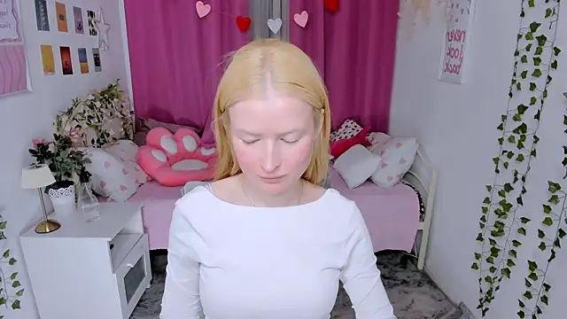 Snapshot of Laly_Peach chatting on June 2026 06:51:02 AM Laly Peach online show from June 2026 06:51:02 AM