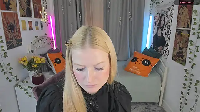 Snapshot of Laly_Peach chatting on October 2025 12:15:02 PM Laly Peach online show from October 2025 12:15:02 PM