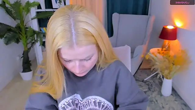 Laly Peach online show from March 2026 11:54:02 AM