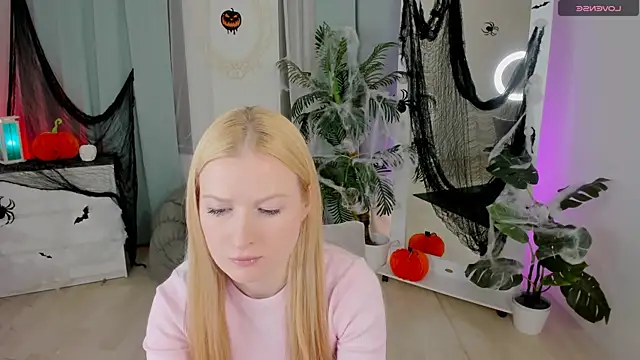 Snapshot of Laly_Peach chatting on October 2025 03:56:02 PM Laly Peach online show from October 2025 03:56:02 PM