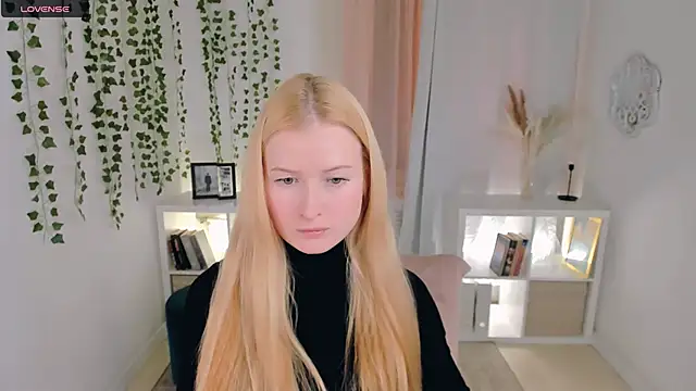 Snapshot of Laly_Peach chatting on November 2025 04:17:02 PM Laly Peach online show from November 2025 04:17:02 PM