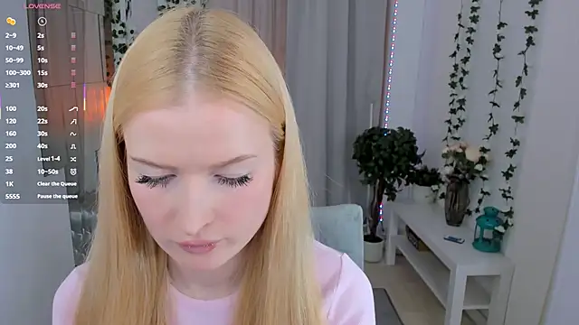 Snapshot of Laly_Peach chatting on November 2025 05:23:02 PM Laly Peach online show from November 2025 05:23:02 PM