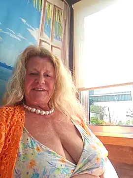 Snapshot of THESensualhorny chatting on February 2026 01:22:01 PM THESensualhorny online show from February 2026 01:22:01 PM