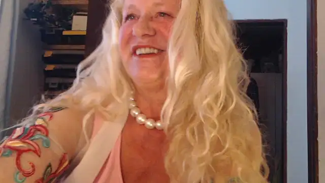 Snapshot of THESensualhorny chatting on October 2025 10:36:01 AM THESensualhorny online show from October 2025 10:36:01 AM