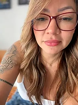 Snapshot of DIANITA_1988 chatting on June 2026 02:51:02 PM DIANITA 1988 online show from June 2026 02:51:02 PM