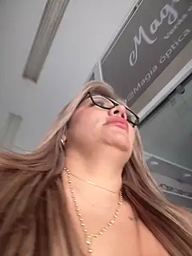 Snapshot of DIANITA_1988 chatting on September 2025 01:11:02 PM DIANITA 1988 online show from September 2025 01:11:02 PM