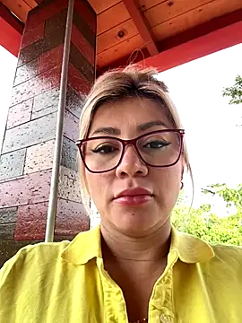 Snapshot of DIANITA_1988 chatting on September 2025 12:22:01 PM DIANITA 1988 online show from September 2025 12:22:01 PM