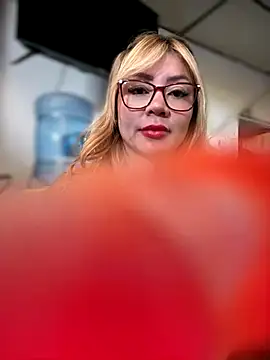 Snapshot of DIANITA_1988 chatting on October 2025 03:09:02 PM DIANITA 1988 online show from October 2025 03:09:02 PM