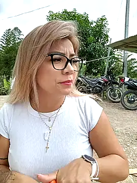 Snapshot of DIANITA_1988 chatting on February 2025 07:38:02 PM DIANITA 1988 online show from February 2025 07:38:02 PM