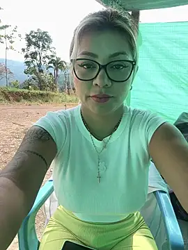 Snapshot of DIANITA_1988 chatting on March 2025 01:40:01 PM DIANITA 1988 online show from March 2025 01:40:01 PM