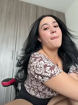 Nina lovi online show from July 2026 08:19:02 PM