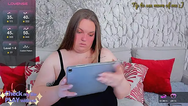 Snapshot of _MarryGirl_ chatting on February 2025 10:14:02 PM MarryGirl online show from February 2025 10:14:02 PM