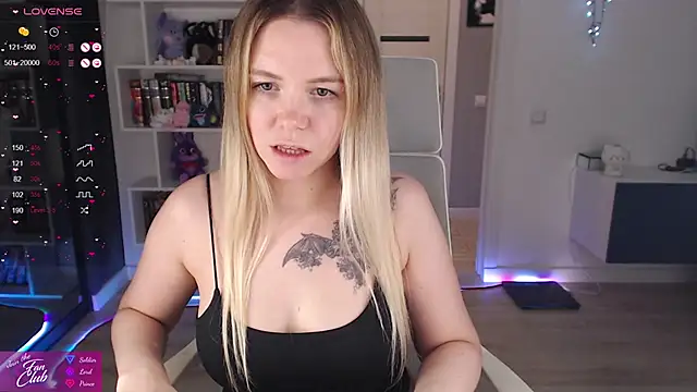 Emma Bryan online show from November 2025 07:25:01 PM