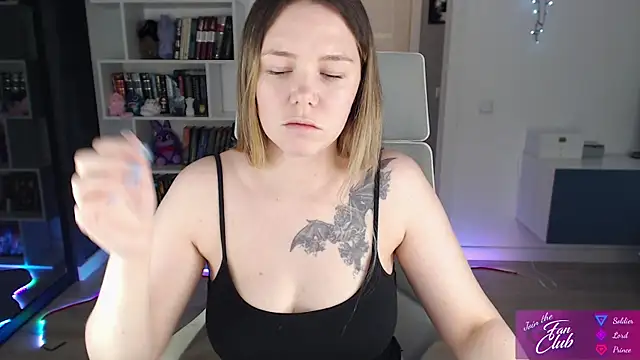 Emma Bryan online show from May 2026 07:31:01 PM