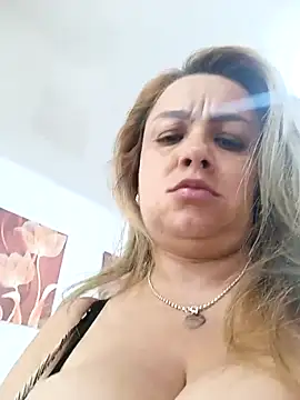 Snapshot of CristalRays chatting on January 2026 08:35:02 PM CristalRays online show from January 2026 08:35:02 PM