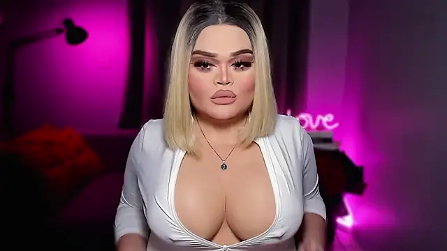 Snapshot of KarolinaThompson chatting on February 2026 05:38:02 AM KarolinaThompson online show from February 2026 05:38:02 AM