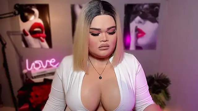 Snapshot of KarolinaThompson chatting on October 2025 05:56:01 PM KarolinaThompson online show from October 2025 05:56:01 PM