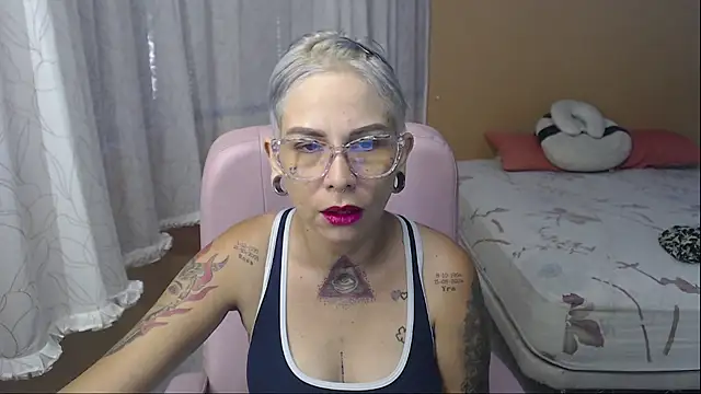 moon cat85 online show from June 2026 03:00:01 PM