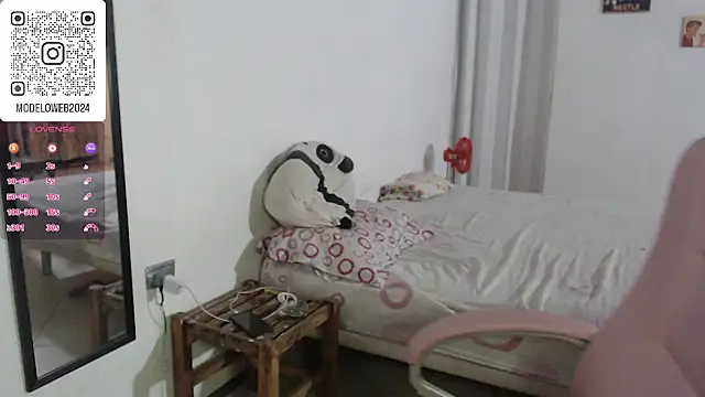 Snapshot of moon_cat85 chatting on March 2025 12:51:01 AM moon cat85 online show from March 2025 12:51:01 AM