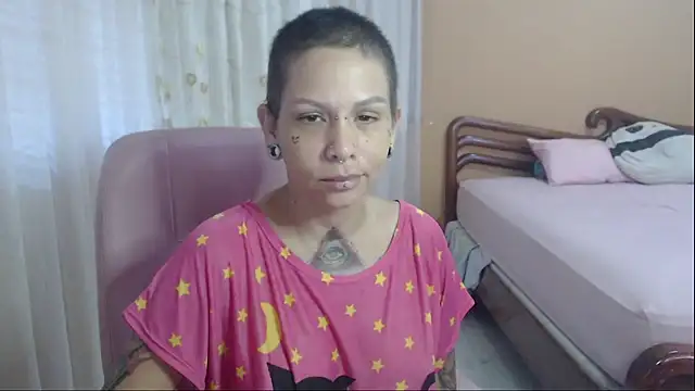 Snapshot of moon_cat85 chatting on September 2025 01:10:02 PM moon cat85 online show from September 2025 01:10:02 PM
