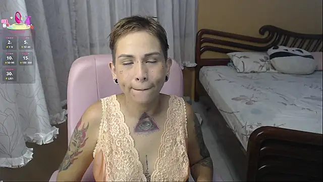 Snapshot of moon_cat85 chatting on November 2025 09:04:01 PM moon cat85 online show from November 2025 09:04:01 PM