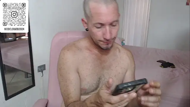 Snapshot of moon_cat85 chatting on February 2025 06:26:02 PM moon cat85 online show from February 2025 06:26:02 PM