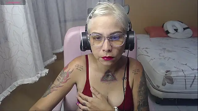 moon cat85 online show from June 2026 10:40:02 PM