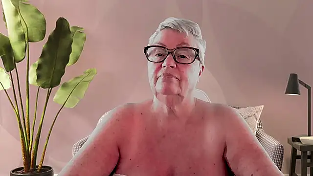 GrannyChrissy68 online show from February 2026 10:53:02 PM