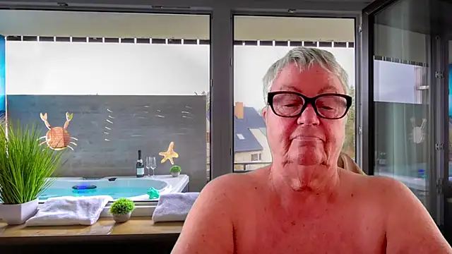 GrannyChrissy68 online show from May 2026 01:10:02 PM