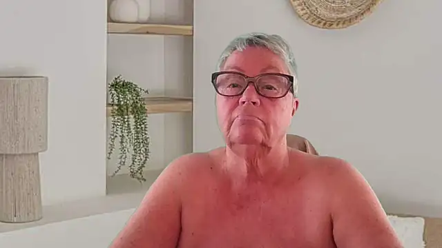 GrannyChrissy68 online show from May 2026 09:29:02 PM