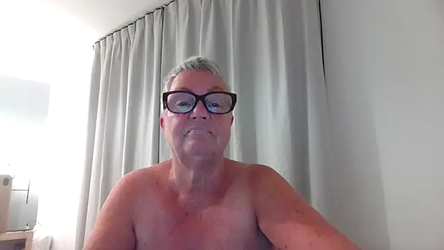 GrannyChrissy68 online show from November 2025 07:17:02 PM