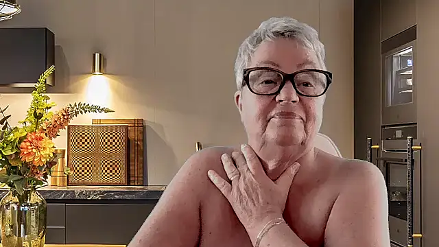 GrannyChrissy68 online show from March 2026 09:22:01 PM