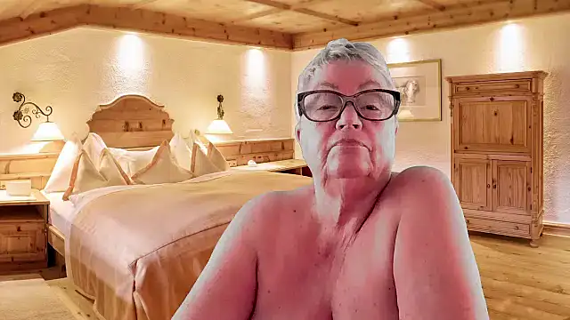 GrannyChrissy68 online show from February 2026 06:10:02 PM