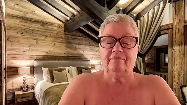 GrannyChrissy68 online show from March 2026 10:32:01 PM