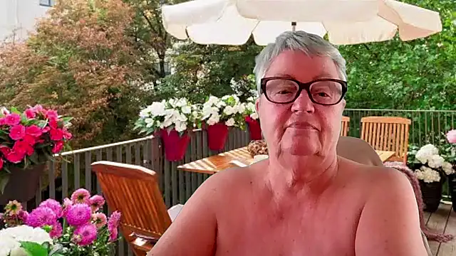 GrannyChrissy68 online show from July 2026 01:36:02 PM