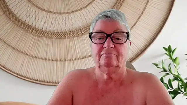GrannyChrissy68 online show from April 2026 12:28:02 PM