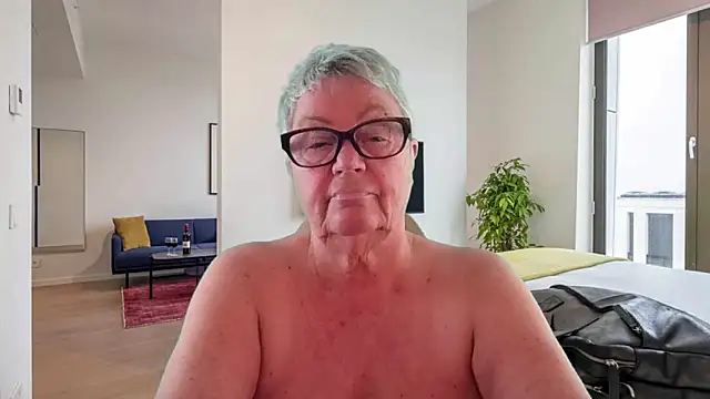 GrannyChrissy68 online show from April 2026 12:34:01 PM