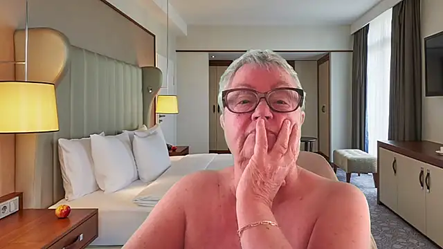 GrannyChrissy68 online show from June 2026 01:23:01 PM