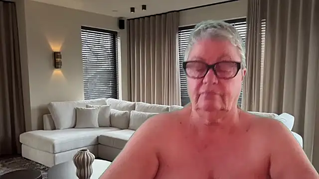 GrannyChrissy68 online show from June 2026 01:55:02 PM