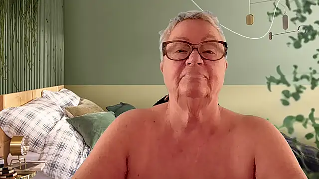 GrannyChrissy68 online show from March 2026 01:28:01 PM