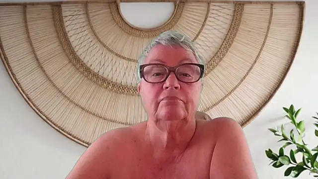 GrannyChrissy68 online show from May 2026 02:02:01 PM